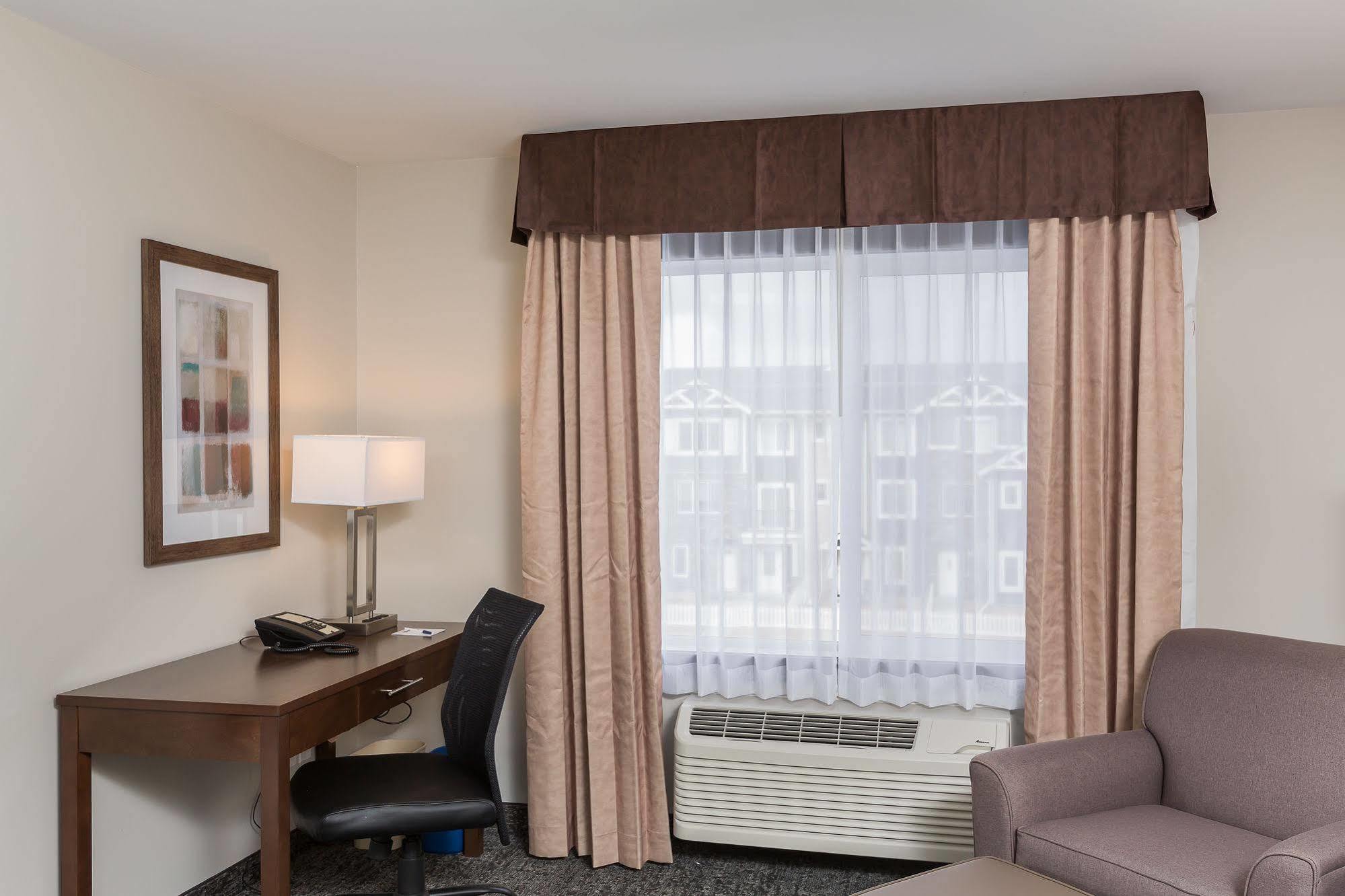 Best Western Plus Chestermere Hotel Εξωτερικό φωτογραφία